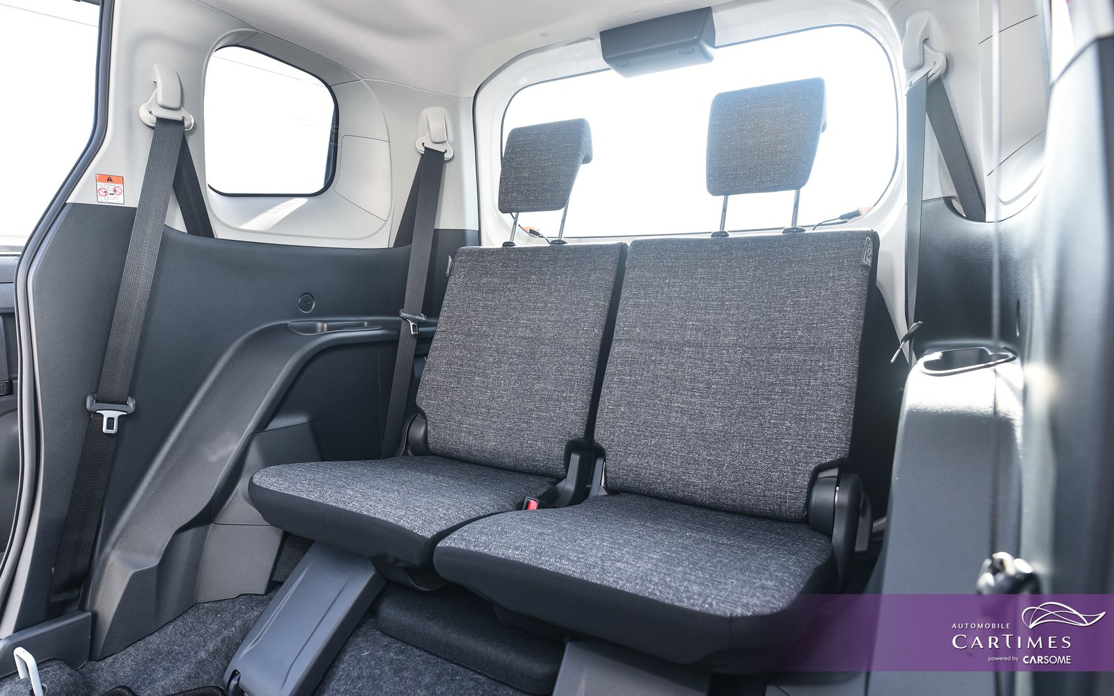 Toyota Sienta Hybrid photo 10